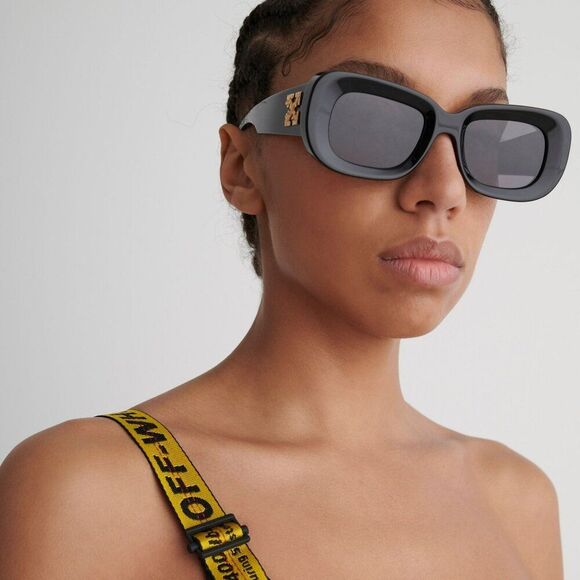 NEW Off-White CARRARA 007 Black Dark Grey Unisex Rectangular Sunglasses - Picture 3 of 13